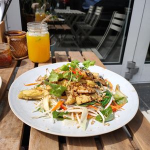 L4 at Nam in Cologne