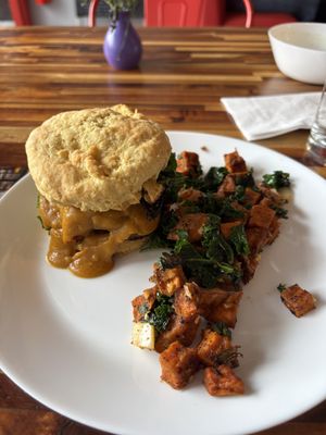 breakfast bomb with brunchy potatoes   at Spacecat V-stro in Ferndale