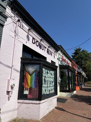 Storefront  at Donut Run in Washington