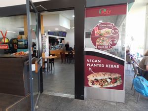 Exterior and seating at Poly Bistro in Winterthur