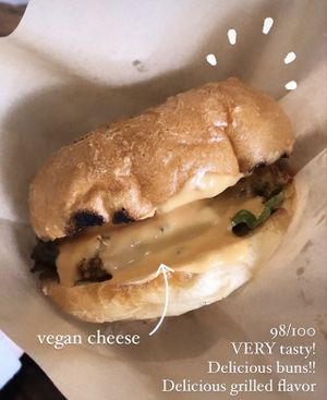 vegan cheeseburger  at Sonu Sonu in Fukuoka