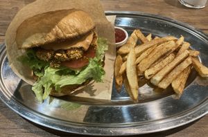 Burger and fries   at Sonu Sonu in Fukuoka