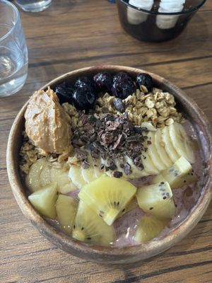Açai smoothie bowl  at Sonu Sonu in Fukuoka
