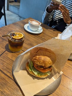 Burger and coffee at Sonu Sonu in Fukuoka