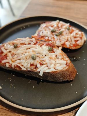Pizza toast at Sonu Sonu in Fukuoka