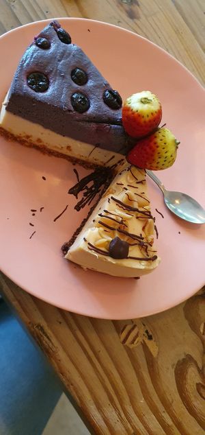 If aliens visits earth, tell them to check out these to amazing cakes.. 👏🏼  at The Conscious Kitchen - Kloof St in Cape Town