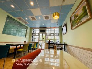 Photos of the lobby at Jù JiǔWū 聚久屋 in Tainan