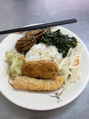 Lunch set- only $60NT  at Sān Yuán Zhāi 三元齋 in Tainan