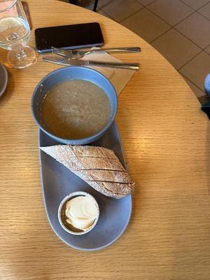 Zuppa del giorno con burro vegano  at Superkelly in Ghent