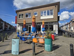 Front and outdoor seating at Superkelly in Ghent