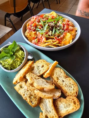 'Small bites' 😄 huge portion! Nachos and pea hummus at Superkelly in Ghent