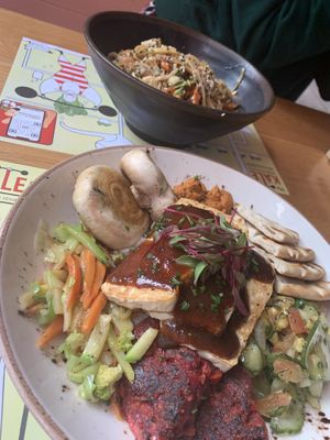 Hot bowl with tofu and pad Thai tofu   at Mr Kale in Gran Canaria