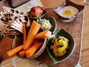 Hummus set + crudités at Mr Kale in Gran Canaria