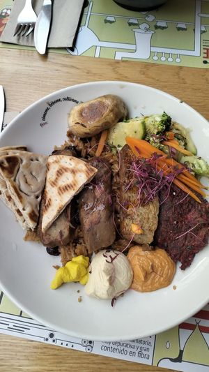 Hot bowl con seitan at Mr Kale in Gran Canaria