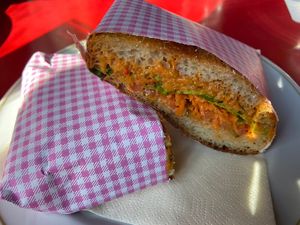 Een focaccia met vegan martino. Heel lekker! In een typische oud-Belgische bruine kroeg.   at VUEGEN BV in Diest