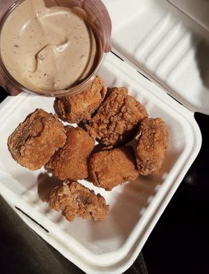Chikn nugs & chipotle mayo sauce 😻 at Plant City X in Middletown