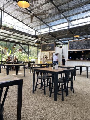 Zona común  at Eat Street in Santa Teresa