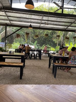 Nice ambiance  at Eat Street in Santa Teresa