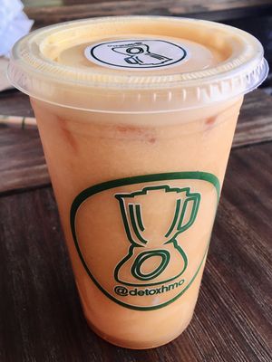 Cítrico: grapefruit, pineapple, orange, lemon, turmeric 🧡 at DETOX in Hermosillo