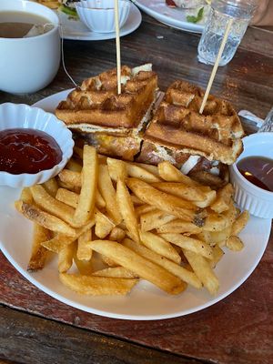 Chicken N Waffle Sandwich (This had to be the best Chicken N Waffles I’ve ever had, my friend who ordered this that isn’t a fan of “fake meats” adored it. It was PHENOMENAL at Sky Cafe in South San Francisco