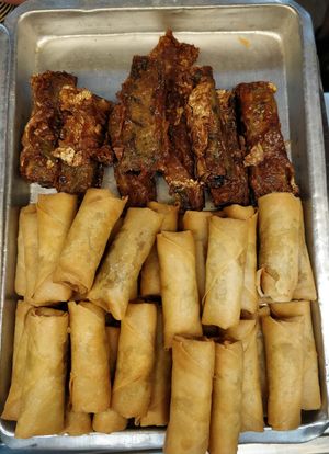Spring rolls and yam rolls at Jin Xin 静心素食 in Central Singapore
