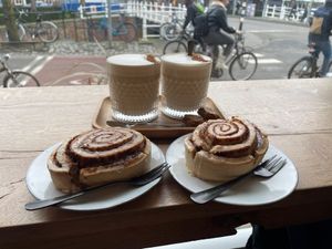 2x chai with cinnamon rolls at Food Matterz in Groningen