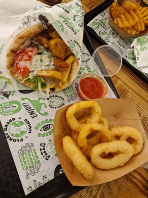 Chiken pitta and onion rings at What The Pitta in Manchester