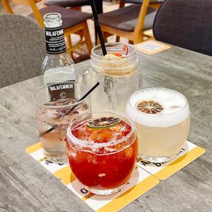 🍹 Drinks- We had housemade elder flower lemonade, craft gin & tonic, Muscle Mary (Margarita) & Mezcal Sour (Cocktail) at Platypus Cantina in Central Singapore