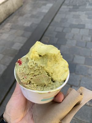 SO GOOOOOOOOOD  at Die Eisperle - Jakominiplatz in Graz