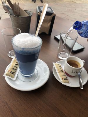 spirulina latte w coconut milk & un cortado at Bliss Café in Tenerife
