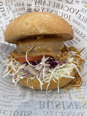 Decent “Vegan Melty Peanut Sauce Thick Beef Burger"  at Sushiner 蔬饗樂 in Taipei