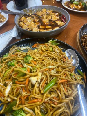 Mapu tofu and mix vegetables chow mien 😃   at Chef Chen's Chinese Restaurant in Vacaville
