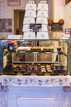 Raw vegan cakes at Zdravo Ljubavi in Belgrade