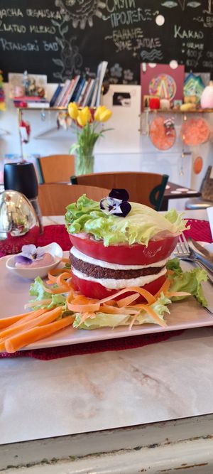 Tomato burger at Zdravo Ljubavi in Belgrade