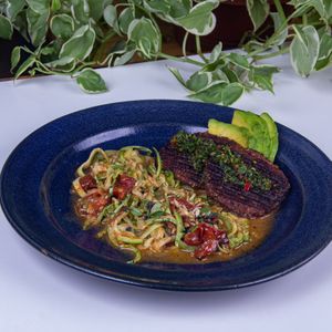 Quinoa Medallions with zucchini spaghetti at Oby Sabores Orgânicos in Brasilia