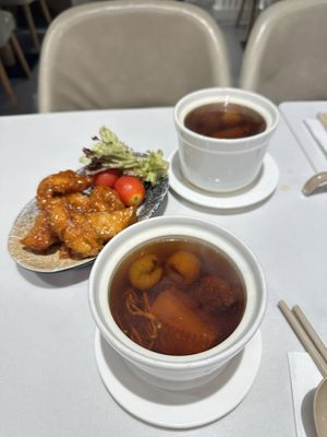 Provided soup and appetizer (dinner)  at Paradise Veggie 樂園素食 in Hong Kong Island