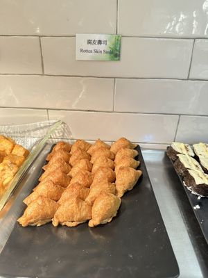 if you’re reading only English translations don’t be deterred!  at Paradise Veggie 樂園素食 in Hong Kong Island