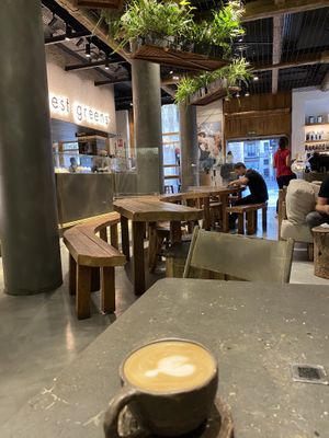 Nice interior, lots of seating inside and out at Honest Greens - Born in Barcelona