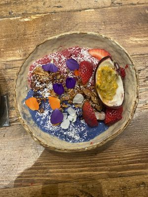 smoothie bowl at Honest Greens - Born in Barcelona