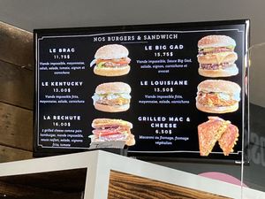 Burger menu at La Boite Végane in Montreal