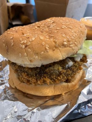 Burger at La Boite Végane in Montreal