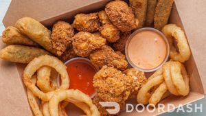 Le Snack at La Boite Végane in Montreal