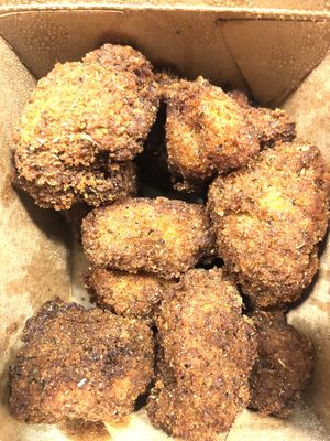 Cauliflowers wings at La Boite Végane in Montreal