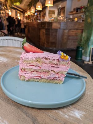 strawberry cake at Daio in Gijon
