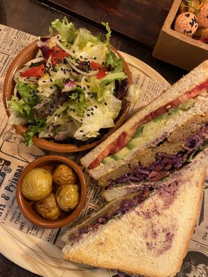 Delicioso Club Sándwich  at Daio in Gijon