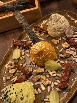 Trio untable  at Daio in Gijon