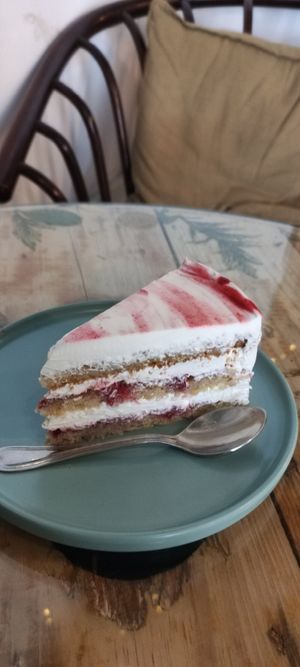 Tarta de frutos rojos. Deliciosa! at Daio in Gijon