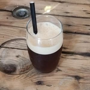 Café americano con hielo. Cuando el café está rico da gusto tomarlo solo. at Daio in Gijon