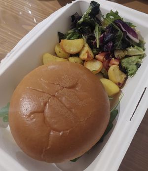 Hamburger with side potatoes   at Daio in Gijon