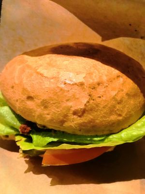 Lindo lugar, personal amable comida muy rica y la verdad que hay varias opciones vegans  #Veganuary at Savta in Barcelona